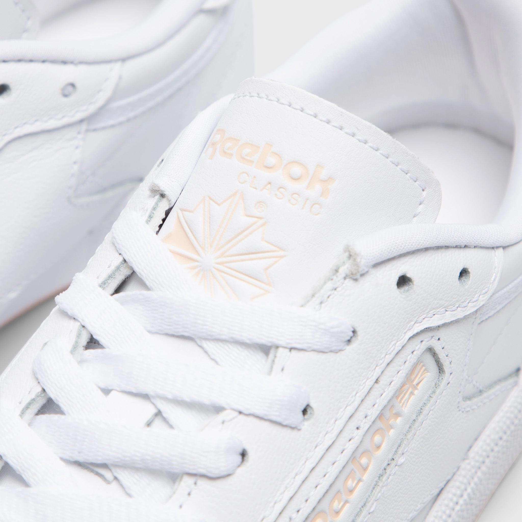 Group Pace Reebok Women's Club C 85 White / Bleached Peach