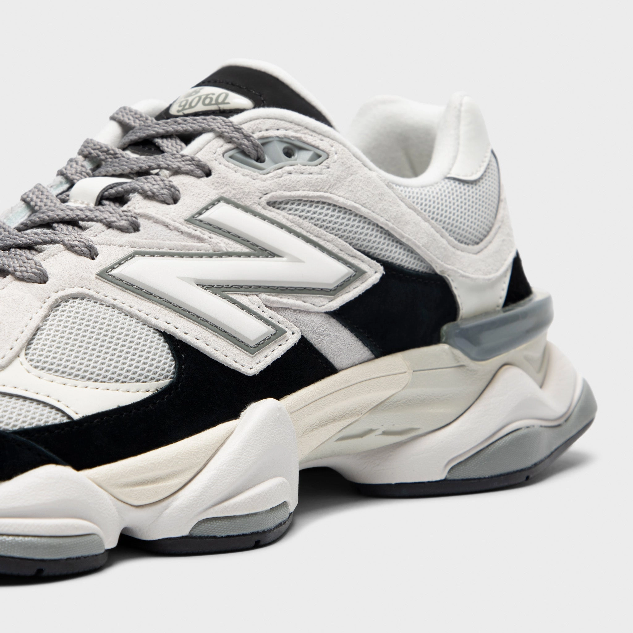 New Balance 9060 Black / Reflection Lightweight packaging