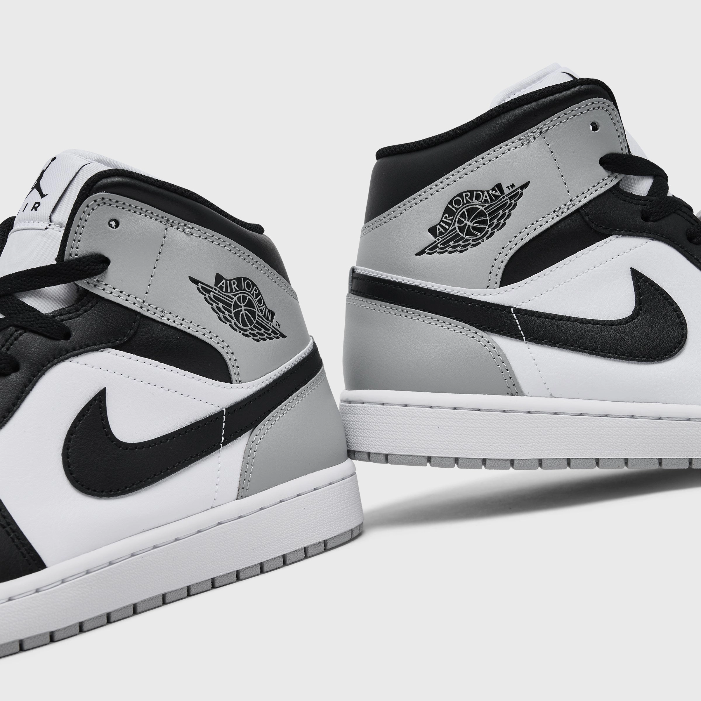 Jordan 1 Mid White / Black - Light Smoke Grey Midsole Technology Flexible Fit