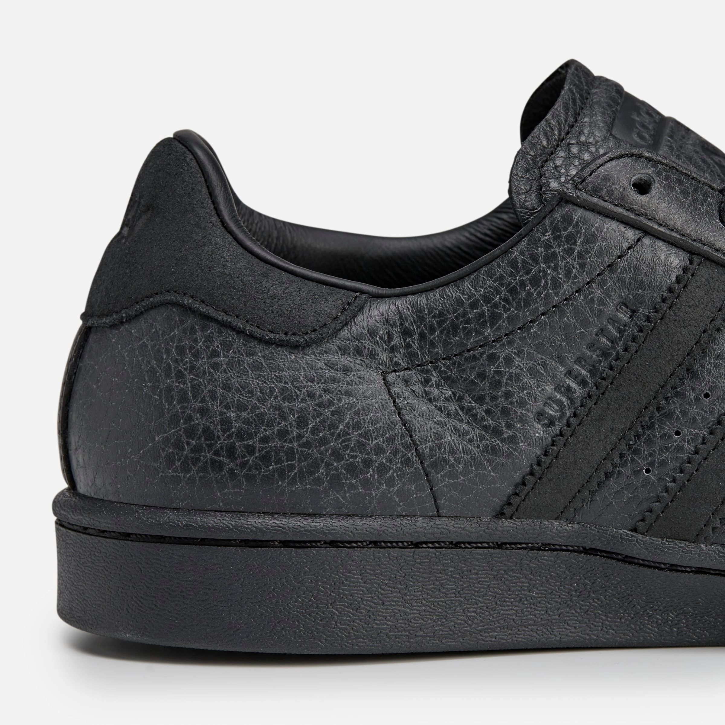 Wmns Superstar x Avavav Daily Sport Sneakers Zip Up