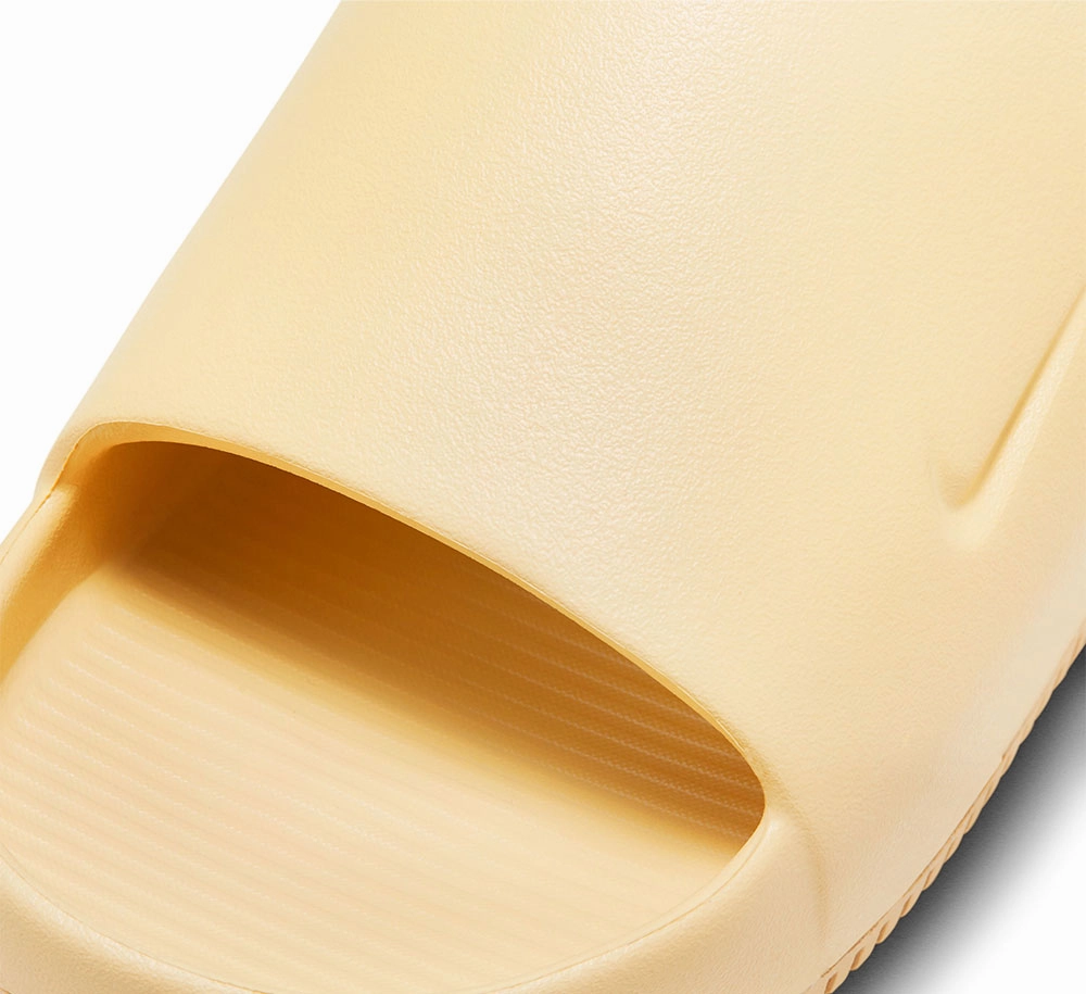 Sport Enthusiast WOMEN'S NIKE CALM SLIDE