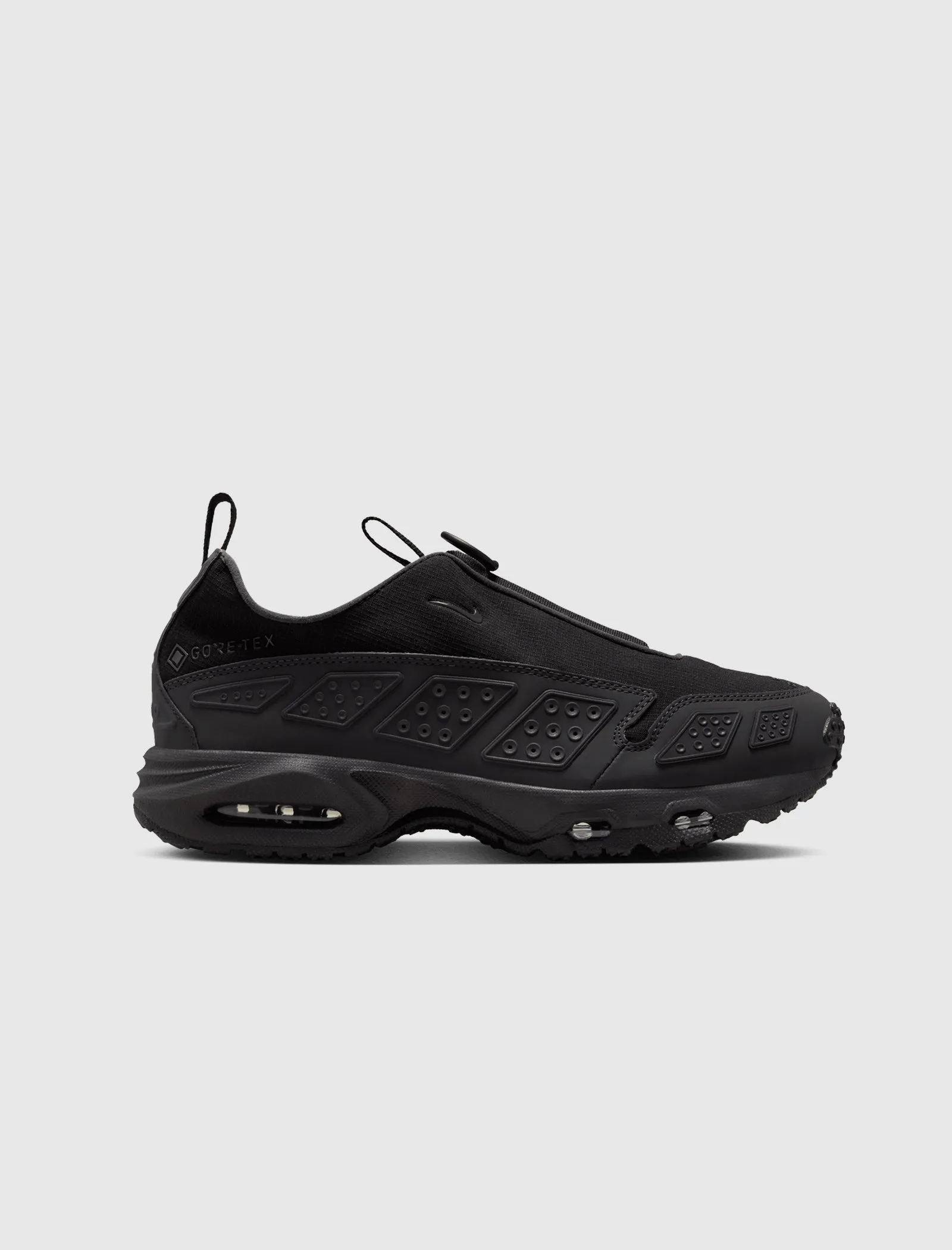 Cosmic Glow Moon Tone WOMENS AIR MAX SUNDER GORE-TEX "BLACK/DARK SMOKE GREY"