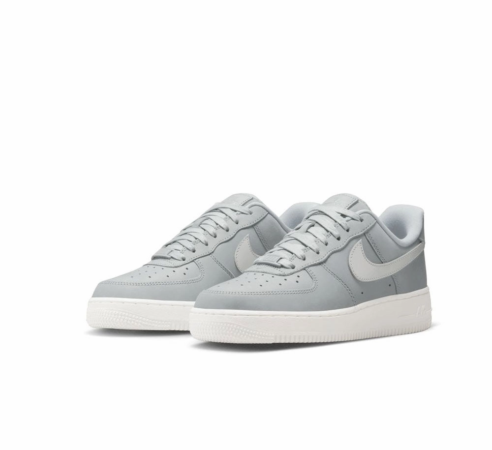 WOMENS NIKE AIR FORCE 1 PRM Distinctive chic