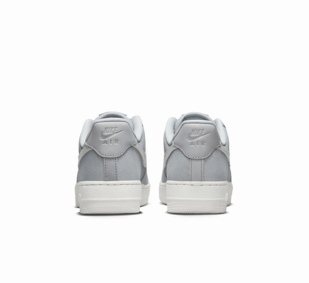 Built-in wear WOMENS NIKE AIR FORCE 1 PRM