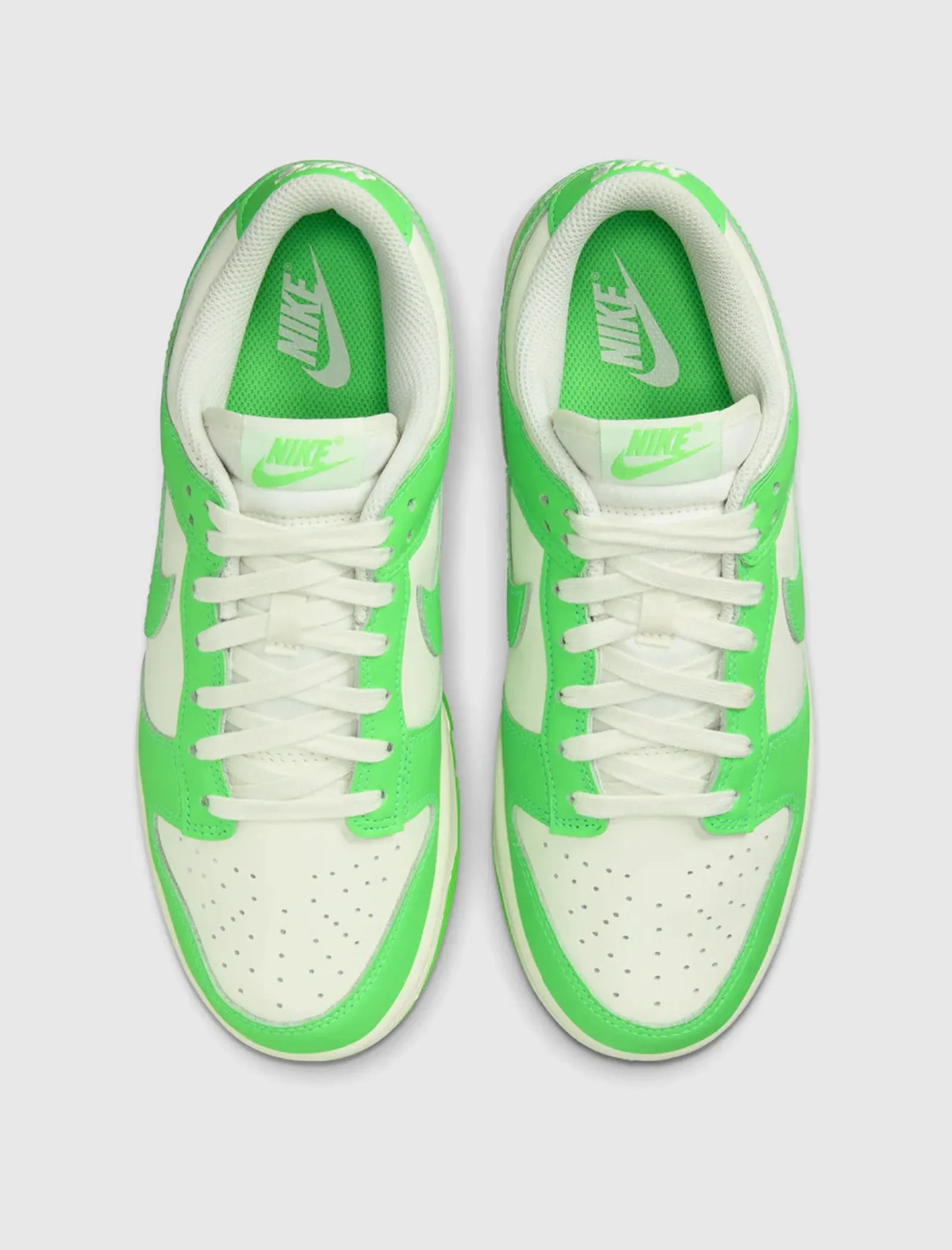 WOMEN'S DUNK LOW "GREEN STRIKE" Flexible Fit Active People Style Base