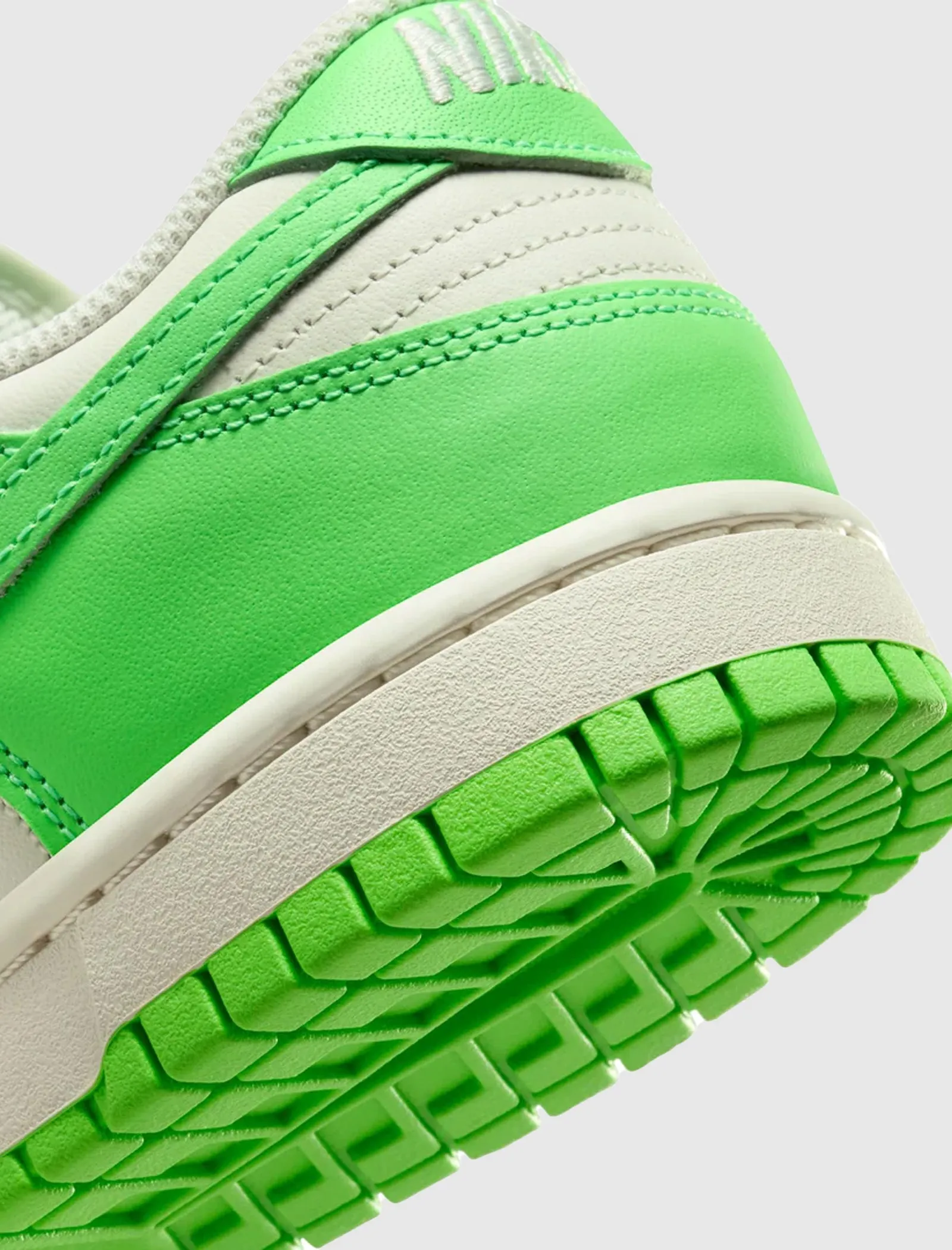 Crystal Glow French Soft WOMEN'S DUNK LOW "GREEN STRIKE"