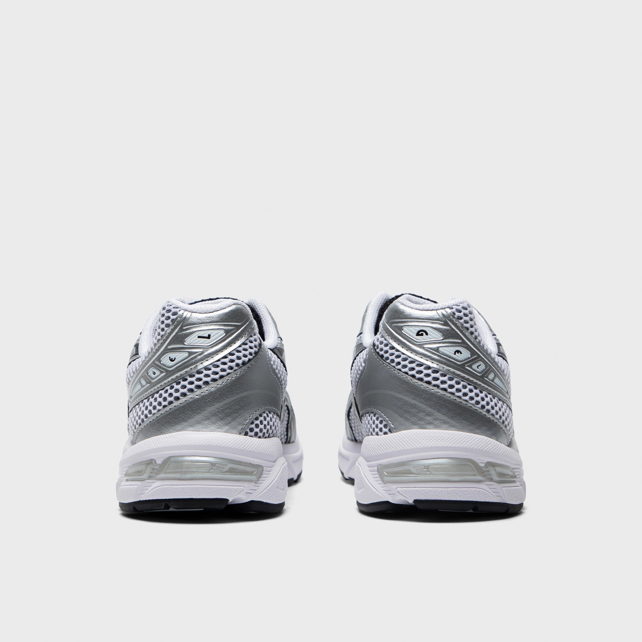 Balanced Walk ASICS Gel-1130 White / Black