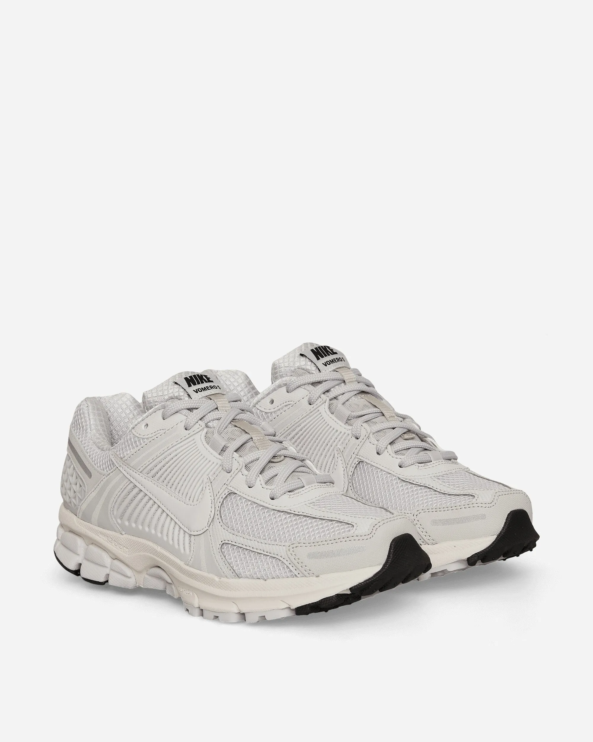 Enhanced Lateral Support Dynamic Traction Outsoles Zoom Vomero 5 Sneakers Vast Grey